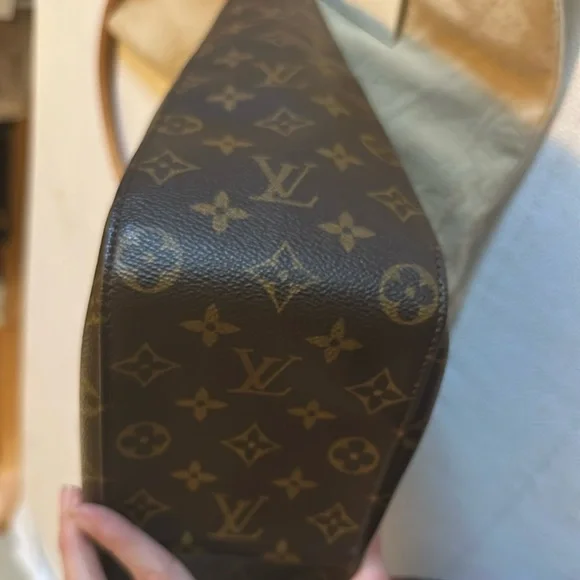 ✨Louis Vuitton Monogram Canvas Looping GM✨ - Picture 6 of 10